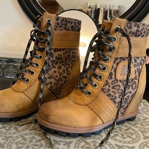 Sorel Joan of Artic wedge Lexie boot, size 7.